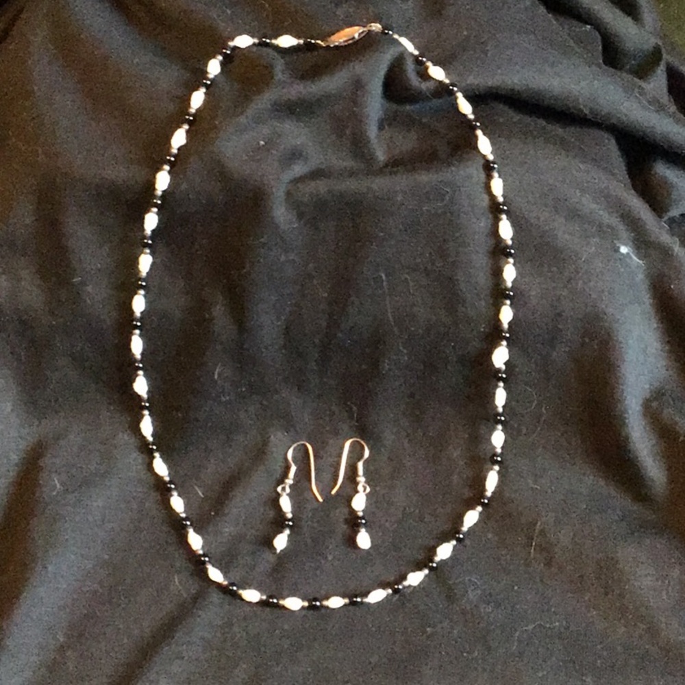 Seed peal w/black bead necklace & pierced earrings